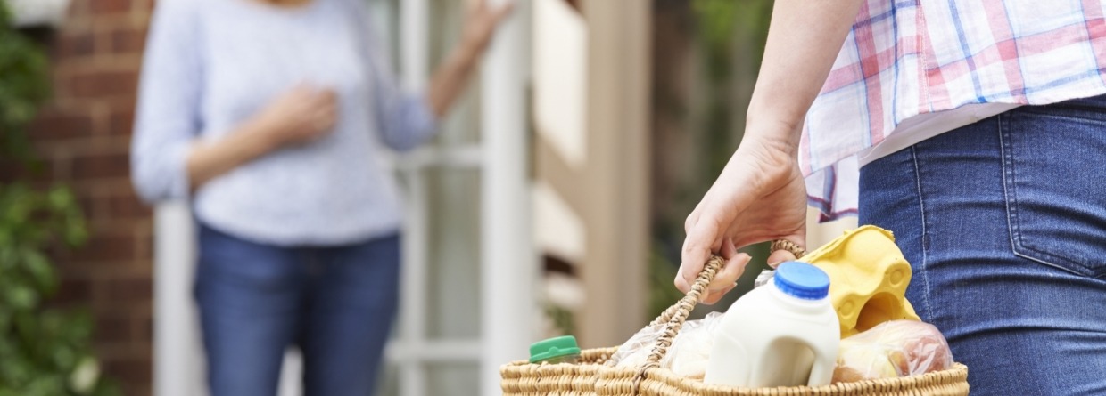 Boodschappen worden gebracht bij vrouw
